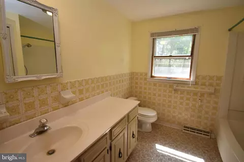 Bath - 2309 Orsburn Ln, Joppa, MD 21085 photo 2 of 8
