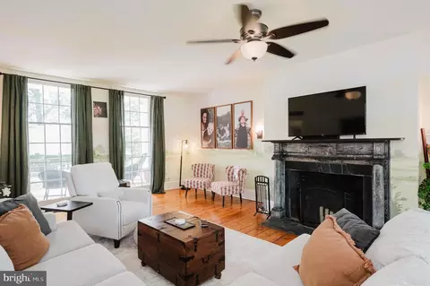 Living - 2500 Rochelle Dr, Fallston, MD 21047 photo 2 of 4