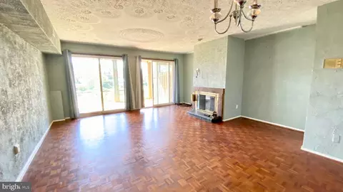 Living - 514 Anchor Dr, Joppa, MD 21085 photo 2 of 2