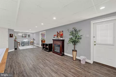 Entry Way - 417 Spry Island Rd, Joppa, MD 21085 photo 4 of 5