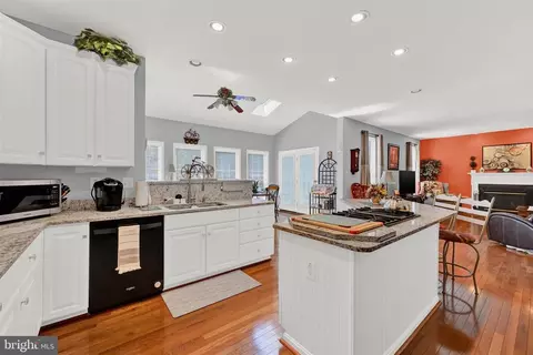 Kitchen - 417 Spry Island Rd, Joppa, MD 21085 photo 3 of 4
