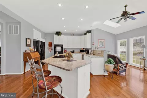 Kitchen - 417 Spry Island Rd, Joppa, MD 21085 photo 4 of 4