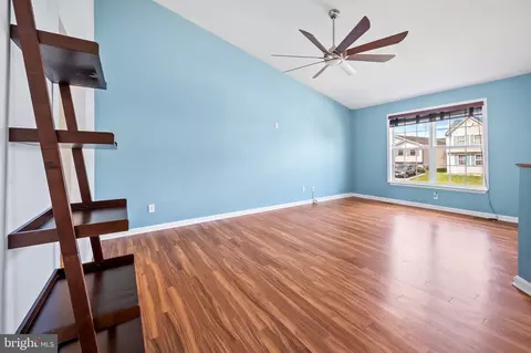 Living - 3077 Ebbtide Dr, Edgewood, MD 21040 photo 2 of 5