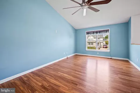 Living - 3077 Ebbtide Dr, Edgewood, MD 21040 photo 3 of 5