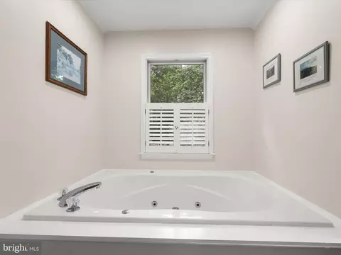 Bath - 3303 Pritchett Ln, Fallston, MD 21047 photo 5 of 10