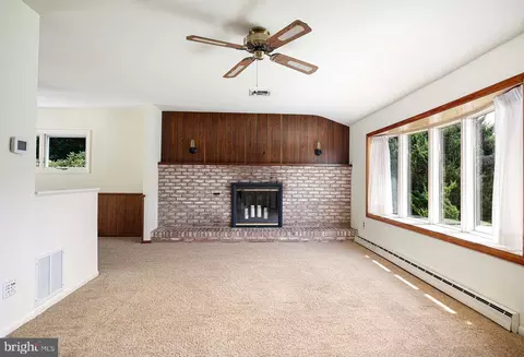 Living - 2402 Bluefield Cir, Joppa, MD 21085 photo 3 of 9