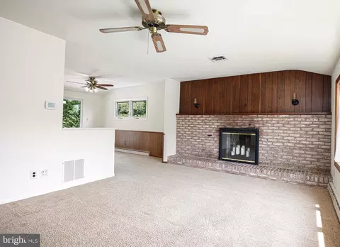 Living - 2402 Bluefield Cir, Joppa, MD 21085 photo 2 of 9