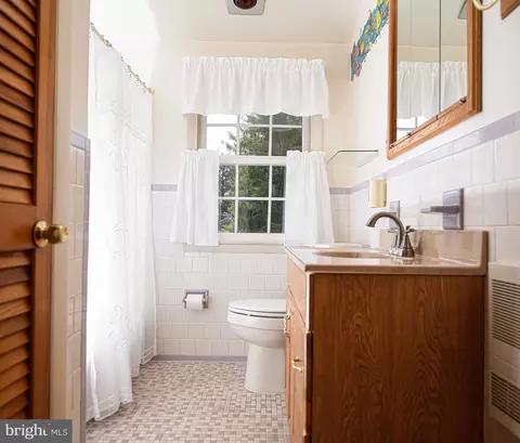 Bath - 2402 Bluefield Cir, Joppa, MD 21085 photo 1 of 2