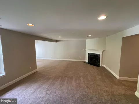 Living - 622 Berwick Ct, Abingdon, MD 21009 photo 9 of 11