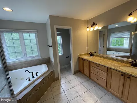Bath - 622 Berwick Ct, Abingdon, MD 21009 photo 3 of 6