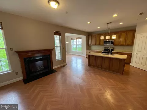 Living - 622 Berwick Ct, Abingdon, MD 21009 photo 6 of 11