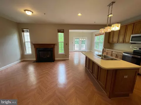 Living - 622 Berwick Ct, Abingdon, MD 21009 photo 5 of 11