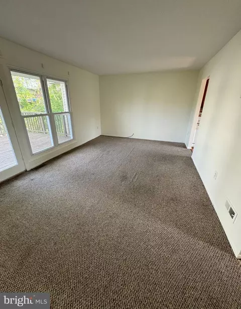 Living - 1852 Simons Ct, Edgewood, MD 21040 photo 2 of 3