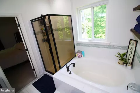 Bath - 2024 Singer Rd, Joppa, MD 21085 photo 3 of 5