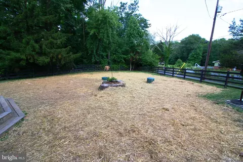 Exterior - 2024 Singer Rd, Joppa, MD 21085 photo 7 of 11