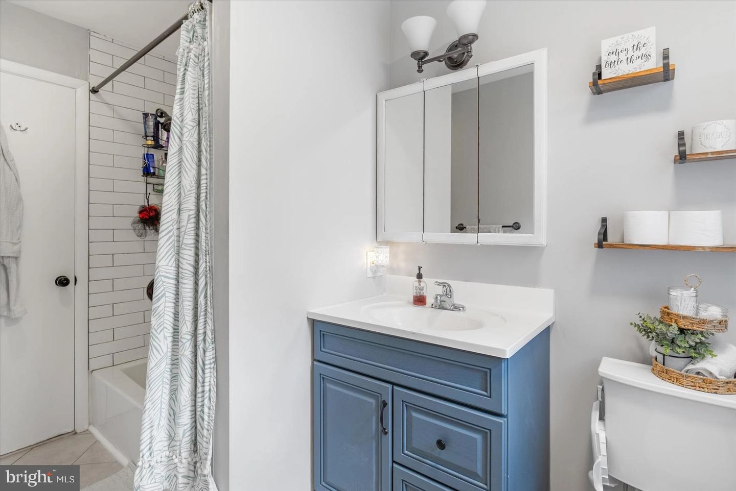 Bath - 420 Haslett Rd, Joppa, MD 21085 photo 1 of 3