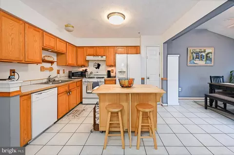 Kitchen - 520 Macintosh Cir, Joppa, MD 21085 photo 2 of 5