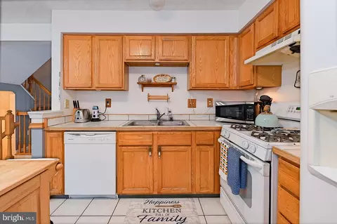 Kitchen - 520 Macintosh Cir, Joppa, MD 21085 photo 5 of 5