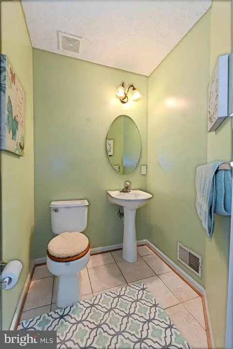Bath - 520 Macintosh Cir, Joppa, MD 21085 photo 1 of 4