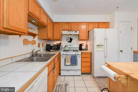 Kitchen - 520 Macintosh Cir, Joppa, MD 21085 photo 4 of 5