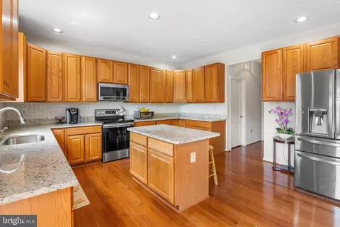Kitchen - 239 Spry Island Rd, Joppa, MD 21085 photo 4 of 5