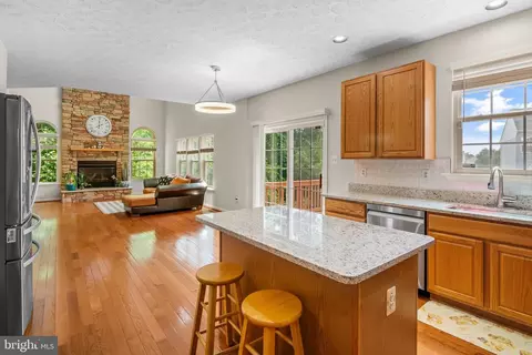 Kitchen - 239 Spry Island Rd, Joppa, MD 21085 photo 3 of 5