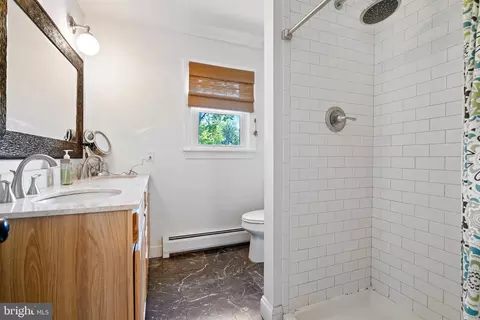 Bath - 3001 Suffolk Ln, Fallston, MD 21047 photo 2 of 4