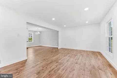 Living - 1929 Edgewater Dr, Edgewood, MD 21040 photo 2 of 5