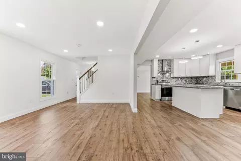 Living - 1929 Edgewater Dr, Edgewood, MD 21040 photo 4 of 5