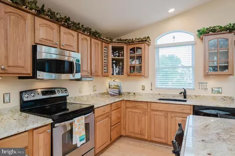 Kitchen - 103 Beacon Point Ct, Joppa, MD 21085 photo 5 of 5