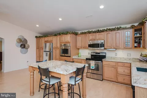 Kitchen - 103 Beacon Point Ct, Joppa, MD 21085 photo 4 of 5