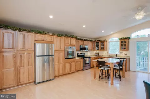 Kitchen - 103 Beacon Point Ct, Joppa, MD 21085 photo 3 of 5