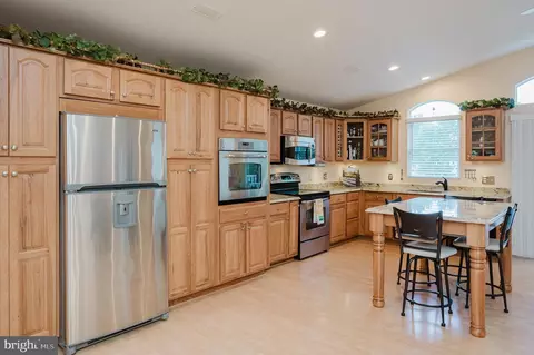 Kitchen - 103 Beacon Point Ct, Joppa, MD 21085 photo 2 of 5