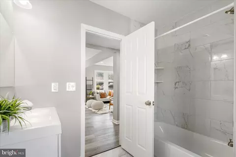 Entry Way - 2215 Pine St, Edgewood, MD 21040 photo 4 of 11