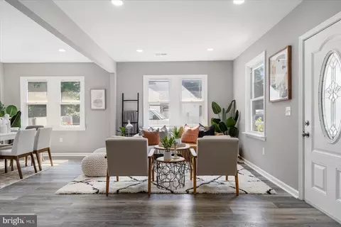 Entry Way - 2215 Pine St, Edgewood, MD 21040 photo 2 of 11