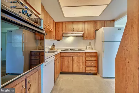 Kitchen - 112 Driftwood Ct, Joppa, MD 21085 photo 3 of 4