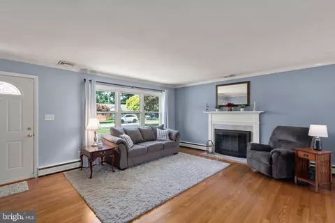 Living - 103 Fidelity Dr, Fallston, MD 21047 photo 2 of 4