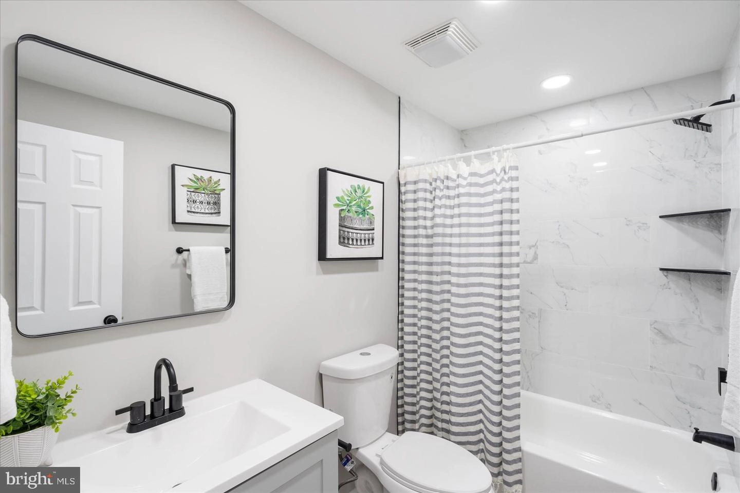 Bath - 403 Oak St, Edgewood, MD 21040 photo 1 of 3