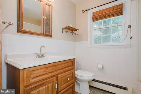 Bath - 2006 Pleasantwood Rd, Fallston, MD 21047 photo 2 of 7