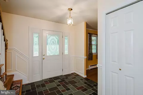 Entry Way - 2006 Pleasantwood Rd, Fallston, MD 21047 photo 3 of 9