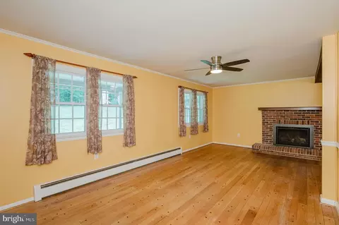 Living - 2006 Pleasantwood Rd, Fallston, MD 21047 photo 4 of 14