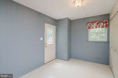 Entry Way - 2006 Pleasantwood Rd, Fallston, MD 21047 photo 7 of 9