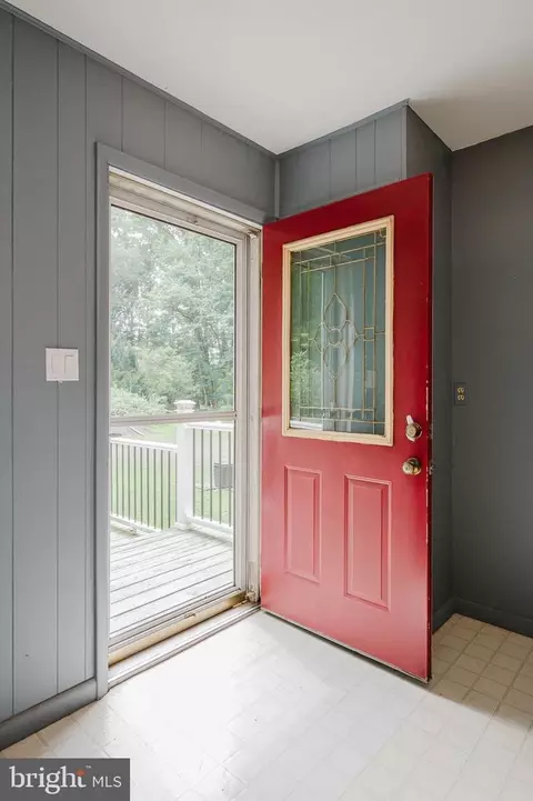 Entry Way - 2006 Pleasantwood Rd, Fallston, MD 21047 photo 8 of 9