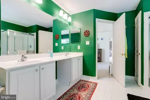 Bath - 611 Berwick Ct, Abingdon, MD 21009 photo 5 of 6