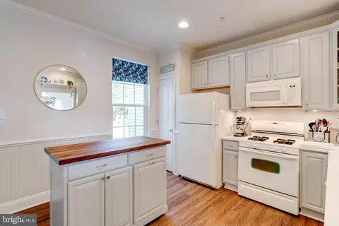 Kitchen - 611 Berwick Ct, Abingdon, MD 21009 photo 6 of 6