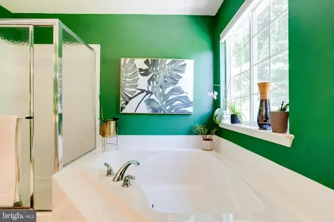 Bath - 611 Berwick Ct, Abingdon, MD 21009 photo 6 of 6
