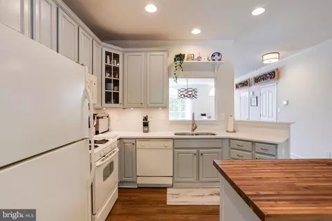 Kitchen - 611 Berwick Ct, Abingdon, MD 21009 photo 3 of 6