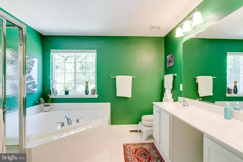 Bath - 611 Berwick Ct, Abingdon, MD 21009 photo 3 of 6