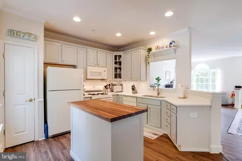 Kitchen - 611 Berwick Ct, Abingdon, MD 21009 photo 2 of 6