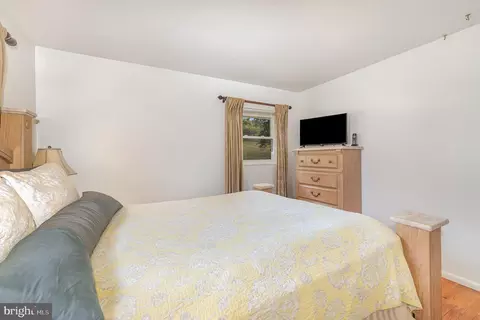 Bedroom - 2012 Hanson Rd, Edgewood, MD 21040 photo 3 of 5
